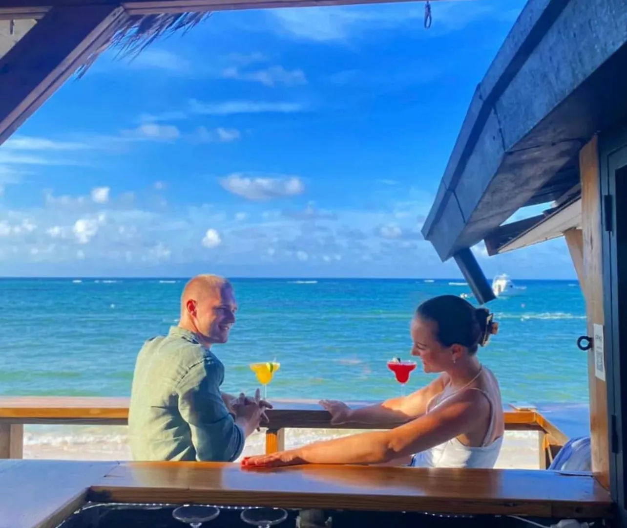 Vacation Studios With Rooftop Pool, Beach Club, Restaurants - Playa Los Corales Punta Cana