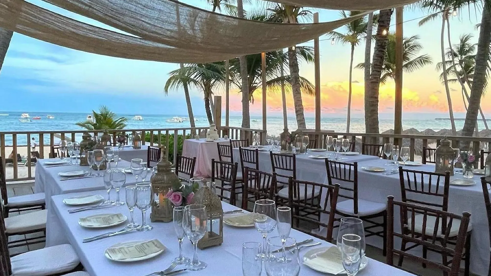 Vacation Studios With Rooftop Pool, Beach Club, Restaurants - Playa Los Corales Punta Cana 5*,