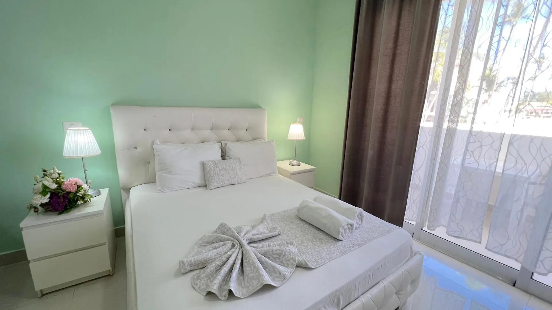 Vacation Studios With Rooftop Pool, Beach Club, Restaurants - Playa Los Corales Punta Cana Dominikanska republiken