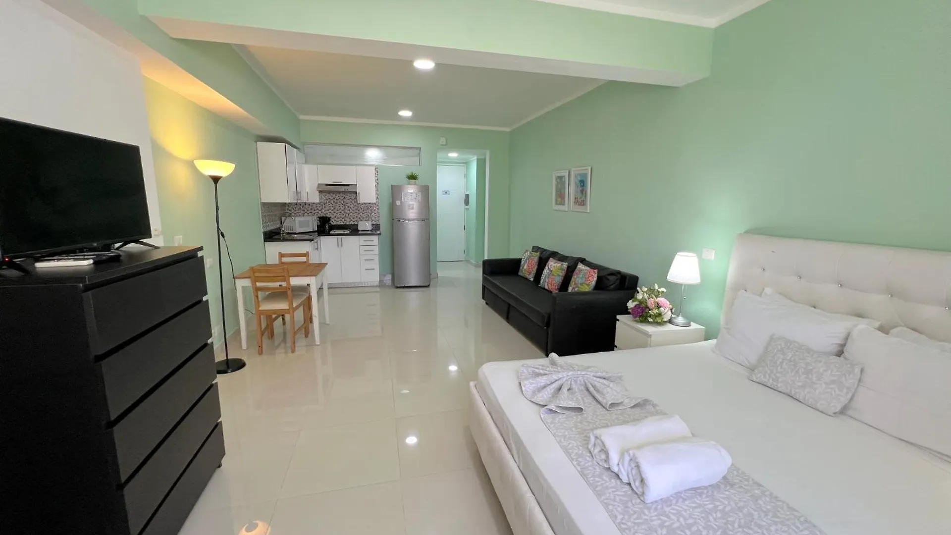 Vacation Studios With Rooftop Pool, Beach Club, Restaurants - Playa Los Corales Punta Cana Hotell