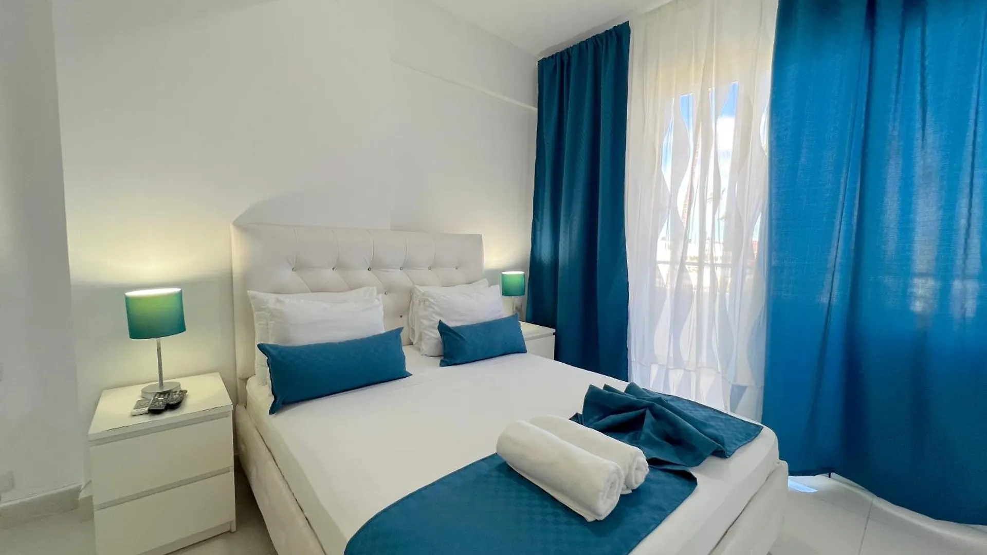 Vacation Studios With Rooftop Pool, Beach Club, Restaurants - Playa Los Corales Punta Cana Hotell
