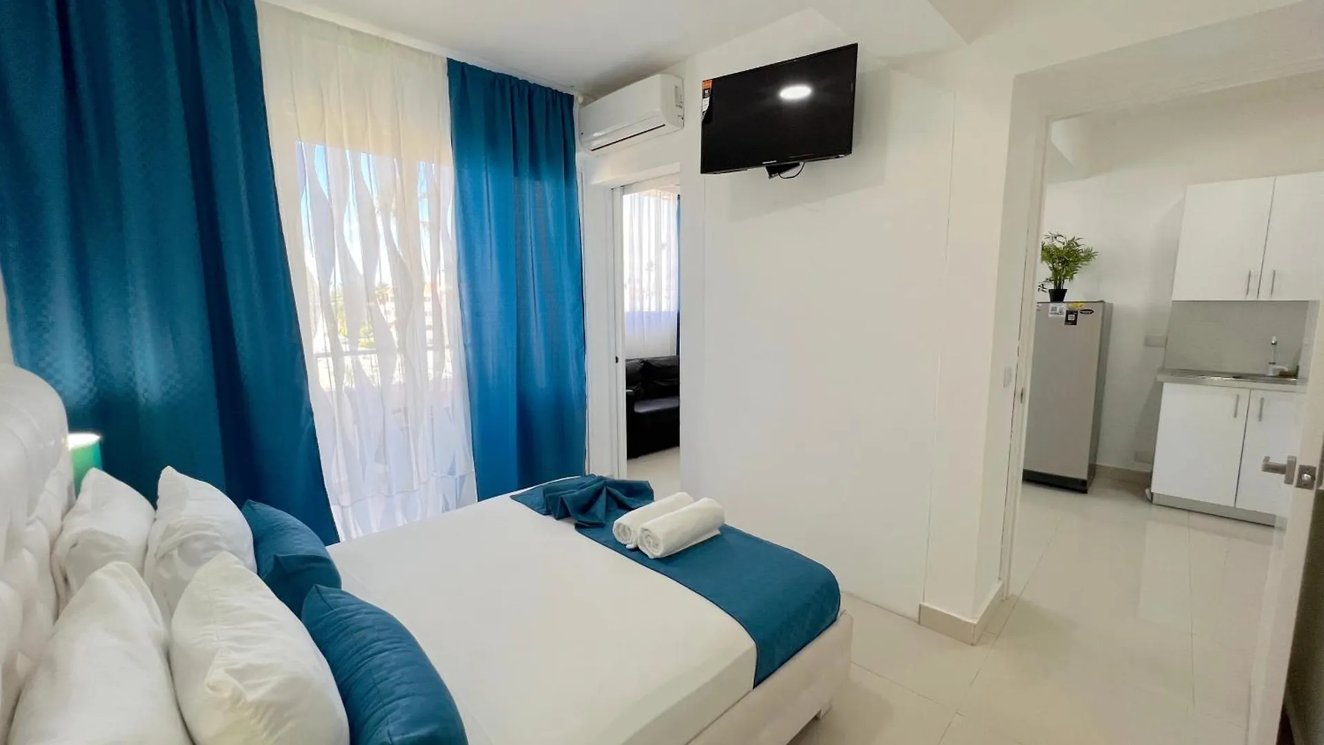 Vacation Studios With Rooftop Pool, Beach Club, Restaurants - Playa Los Corales Punta Cana Dominikanska republiken