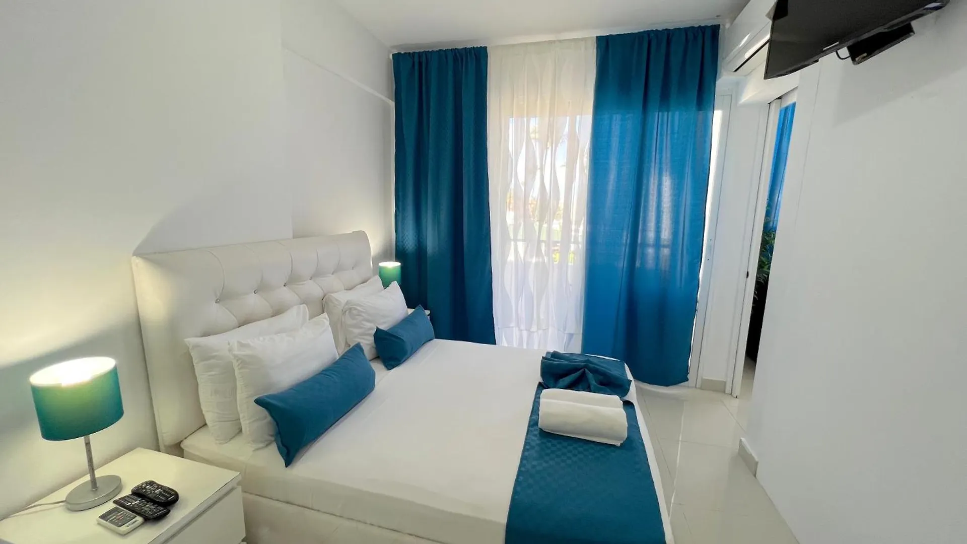 Vacation Studios With Rooftop Pool, Beach Club, Restaurants - Playa Los Corales Punta Cana Hotell